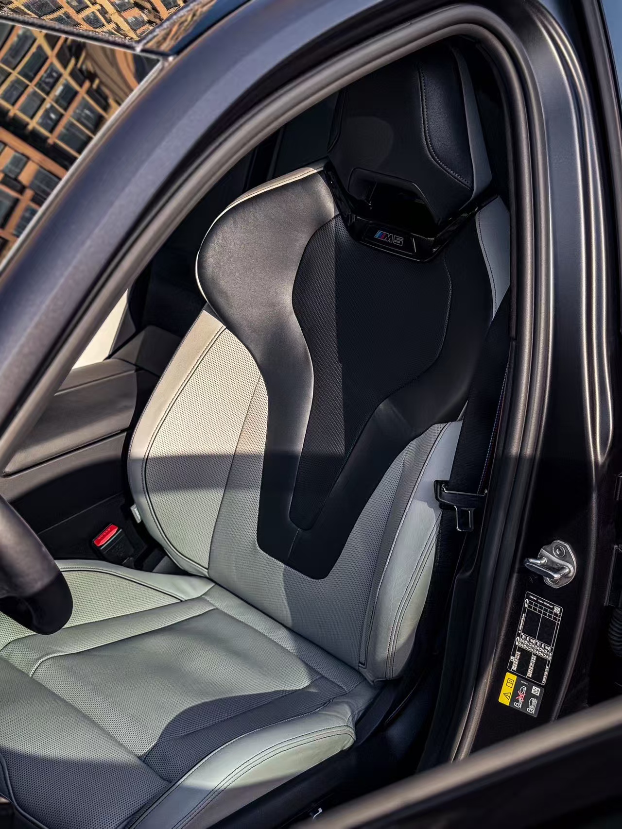 2025 BMW M5 Plug-in Hybrid 10