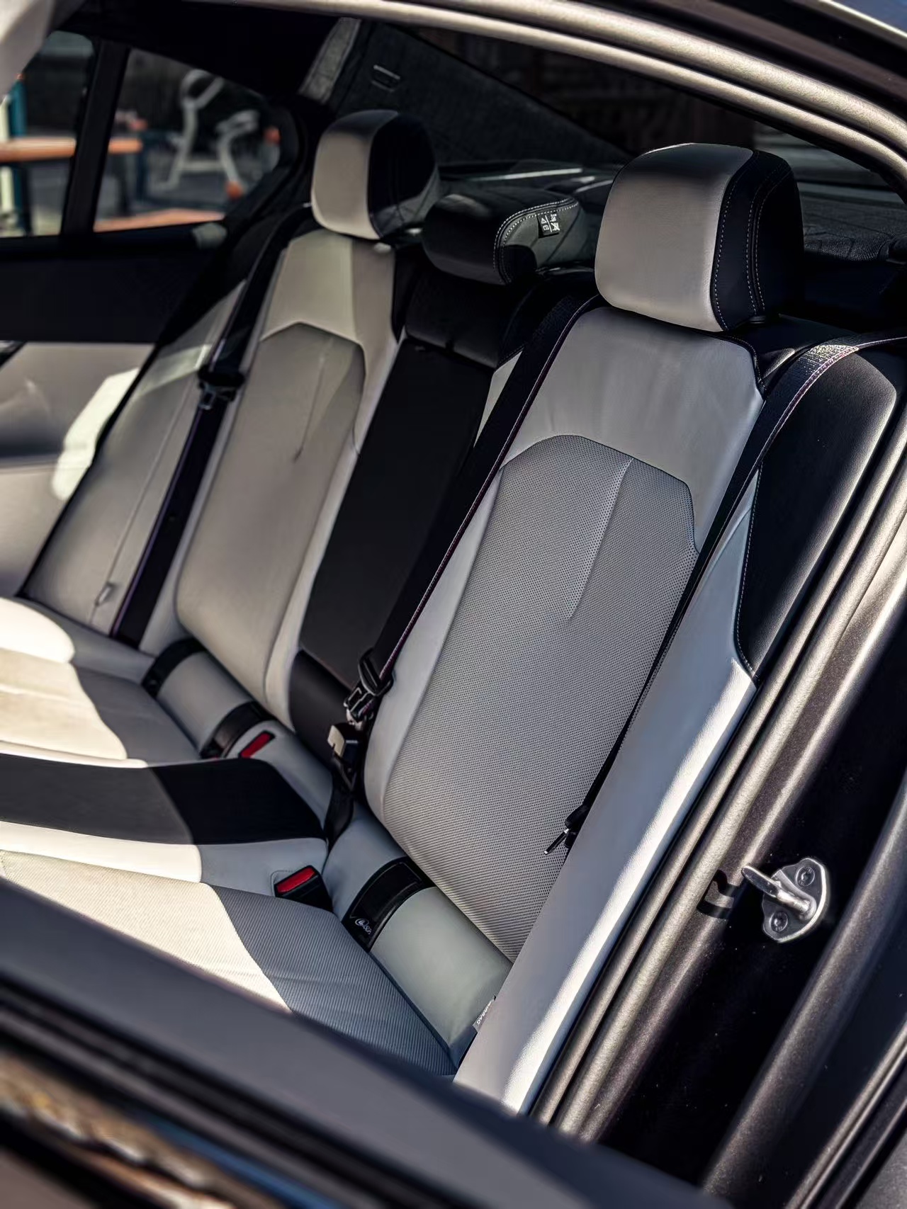 2025 BMW M5 Plug-in Hybrid 16