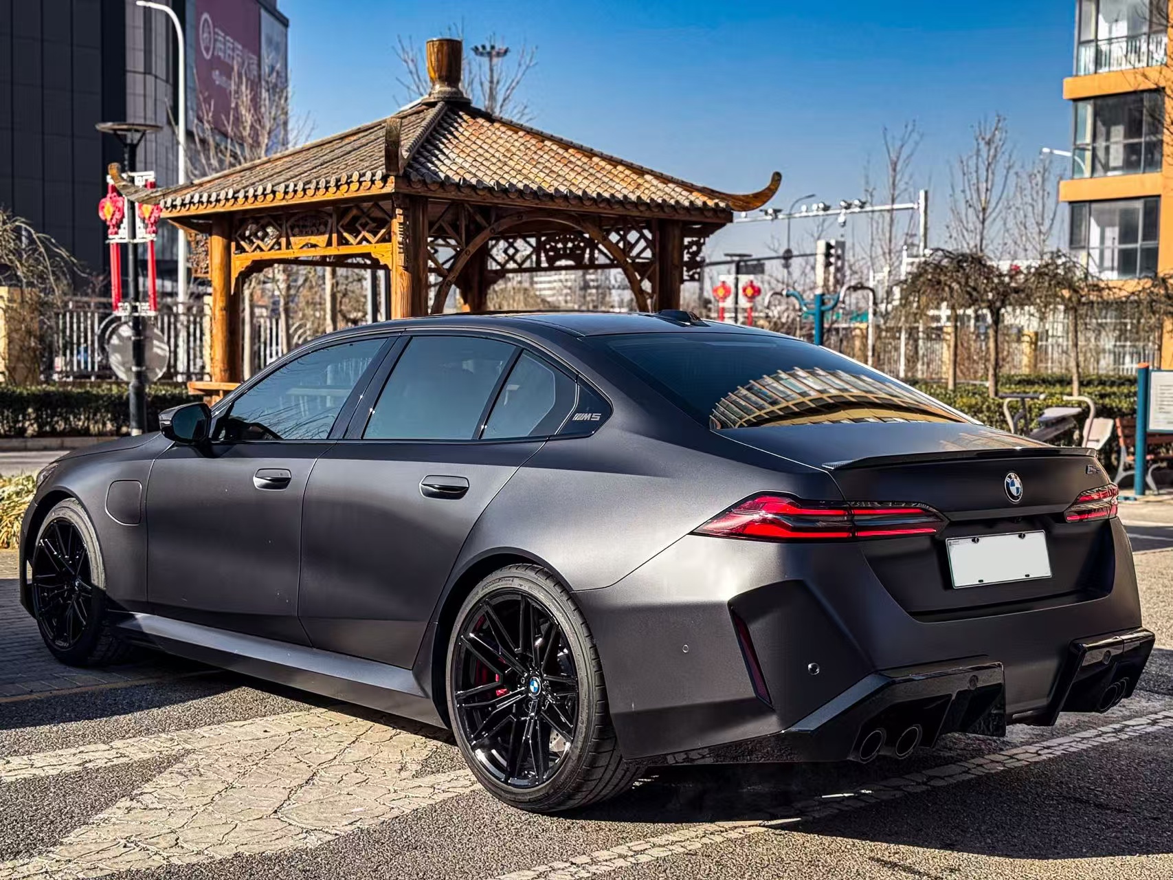 2025 BMW M5 Plug-in Hybrid 2