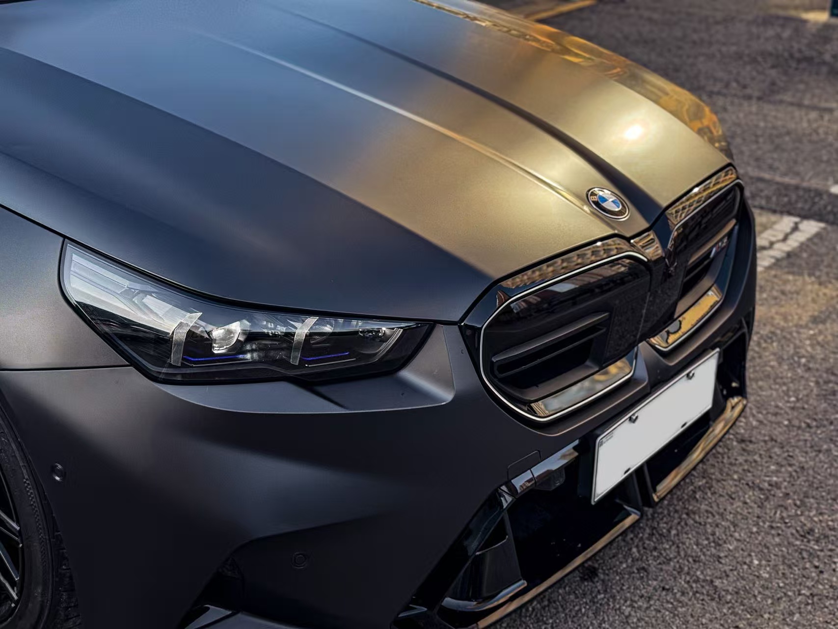 2025 BMW M5 Plug-in Hybrid 5