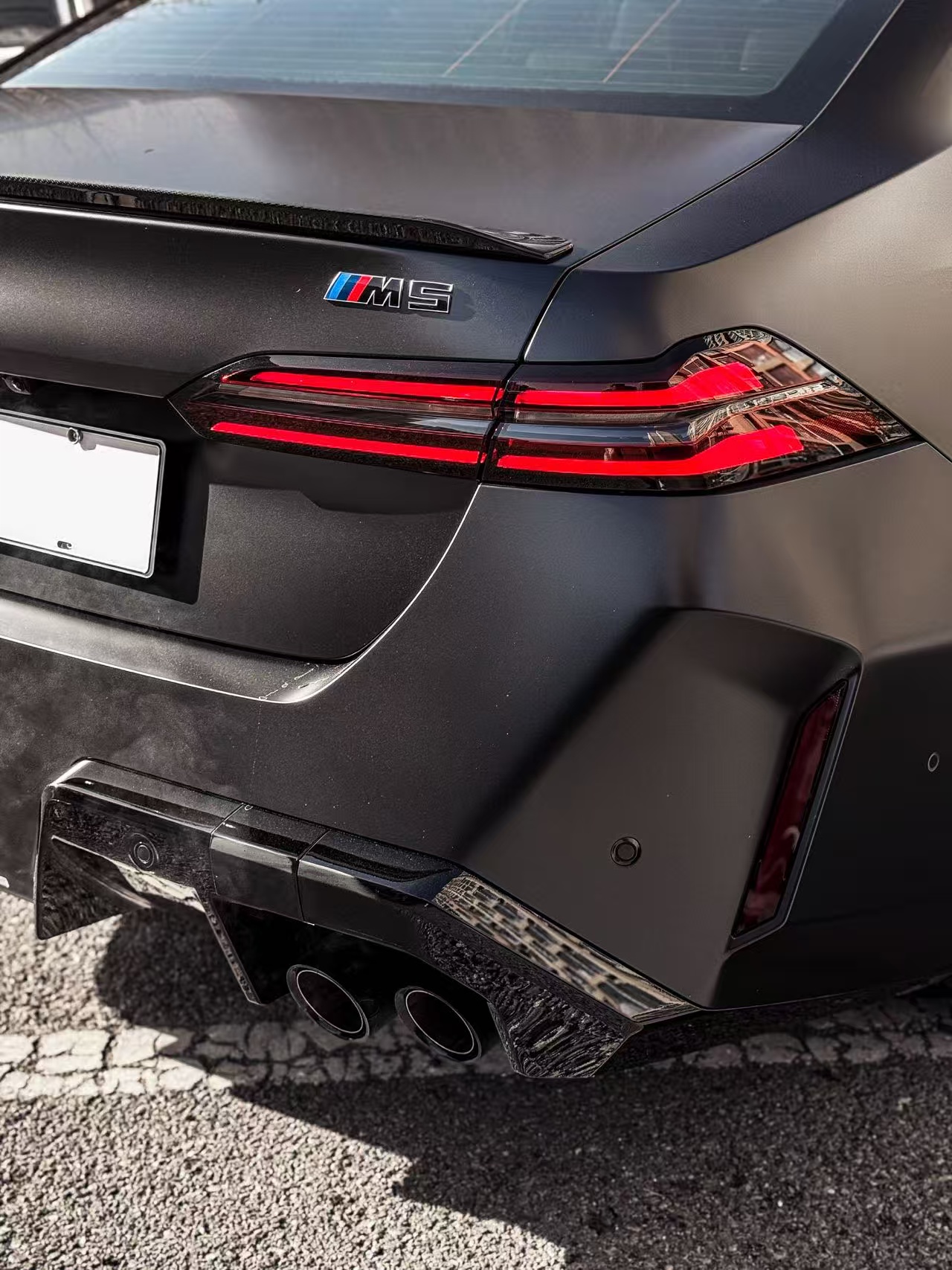 2025 BMW M5 Plug-in Hybrid 6