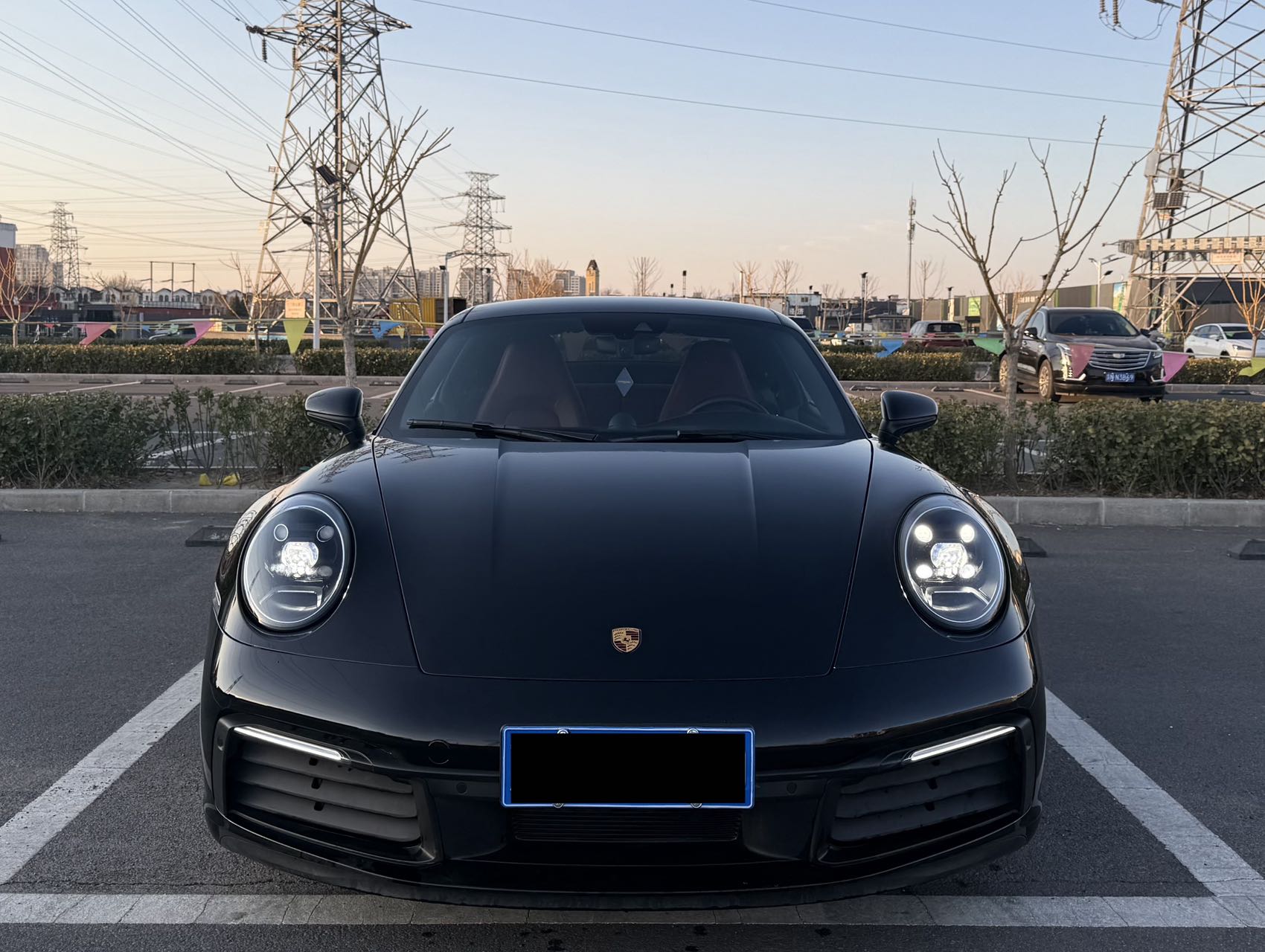 保时捷 911 Carrera (992.1) 黑车红内 3