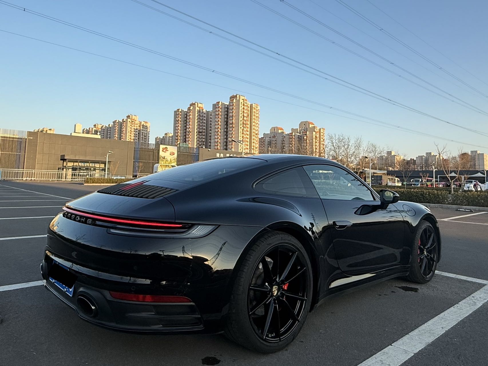 保时捷 911 Carrera (992.1) 黑车红内 4