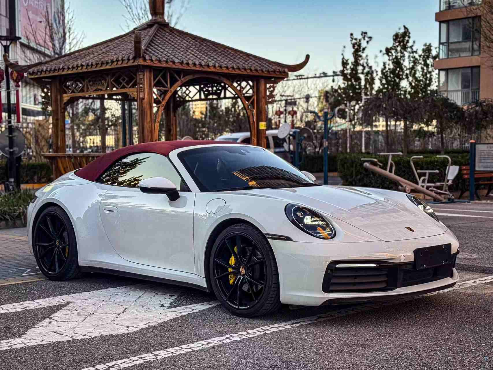 Porsche 911 Carrera Cabriolet (992.1) 2