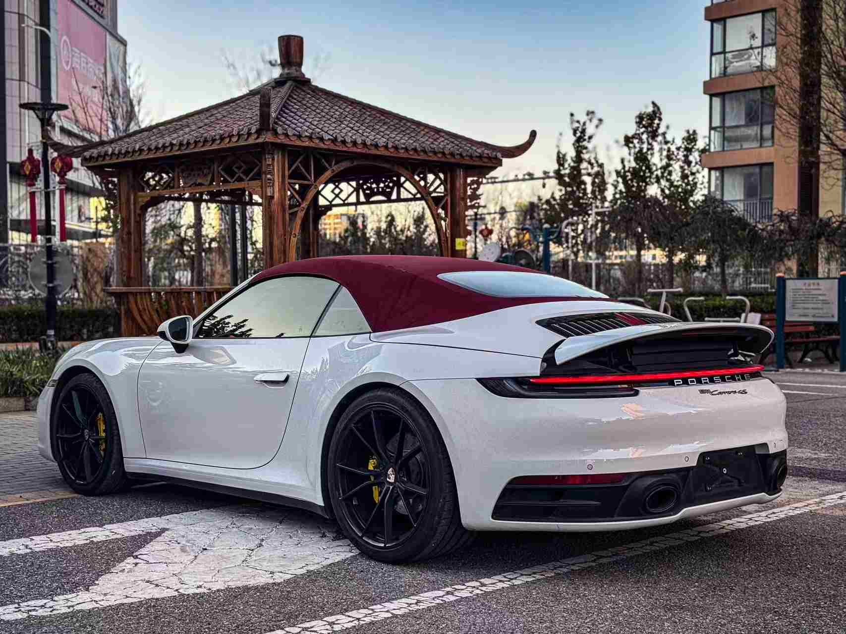 Porsche 911 Carrera Cabriolet (992.1) 4