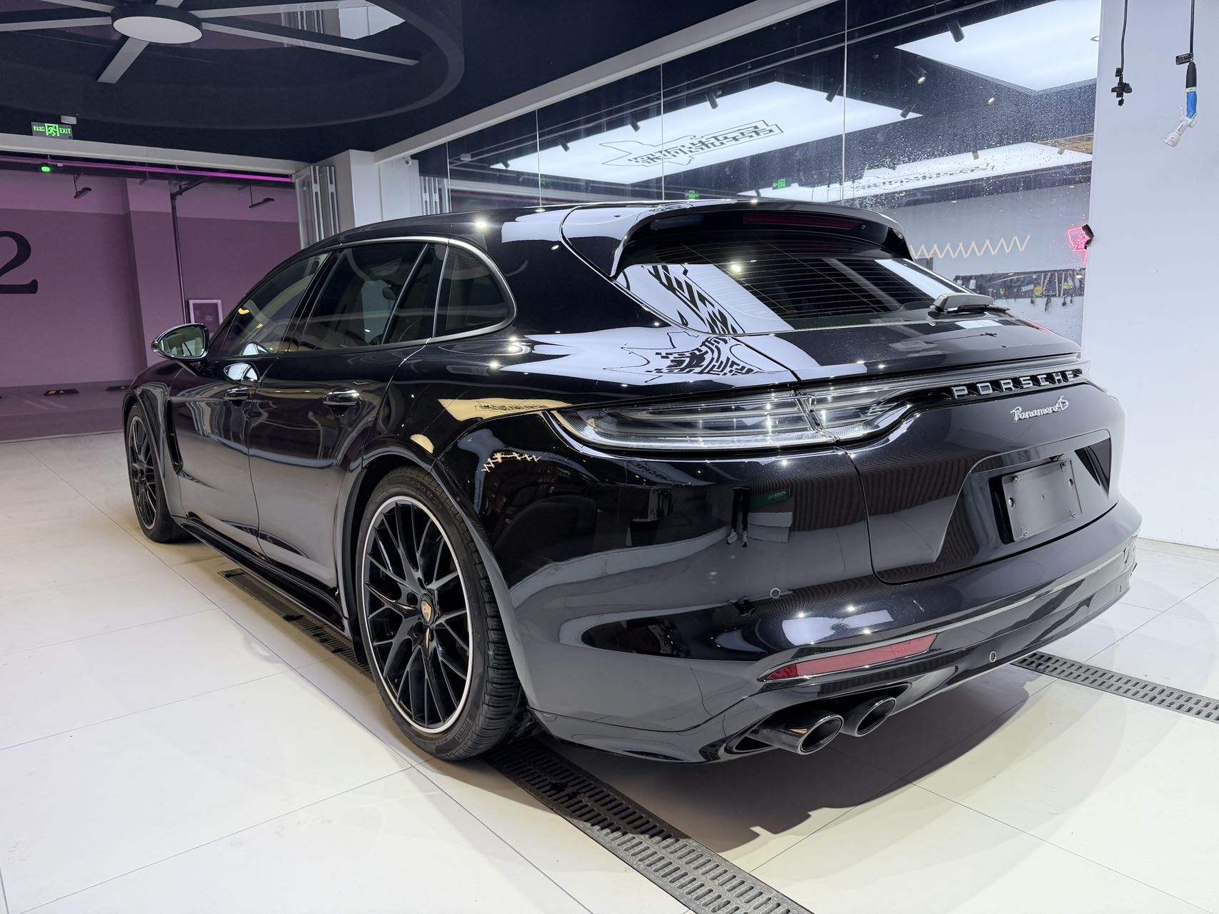Porsche Panamera 4 Sport Turismo 3