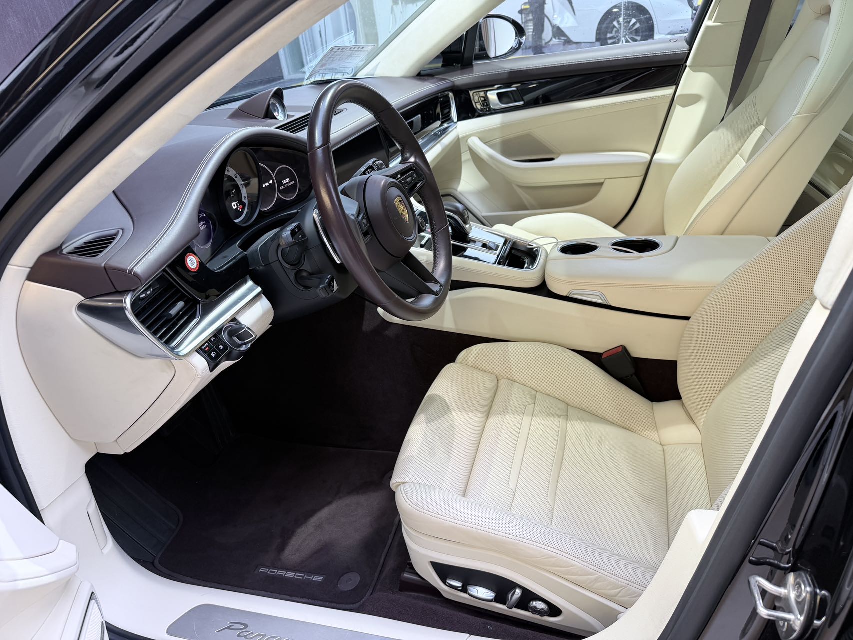 Porsche Panamera 4 Sport Turismo 4