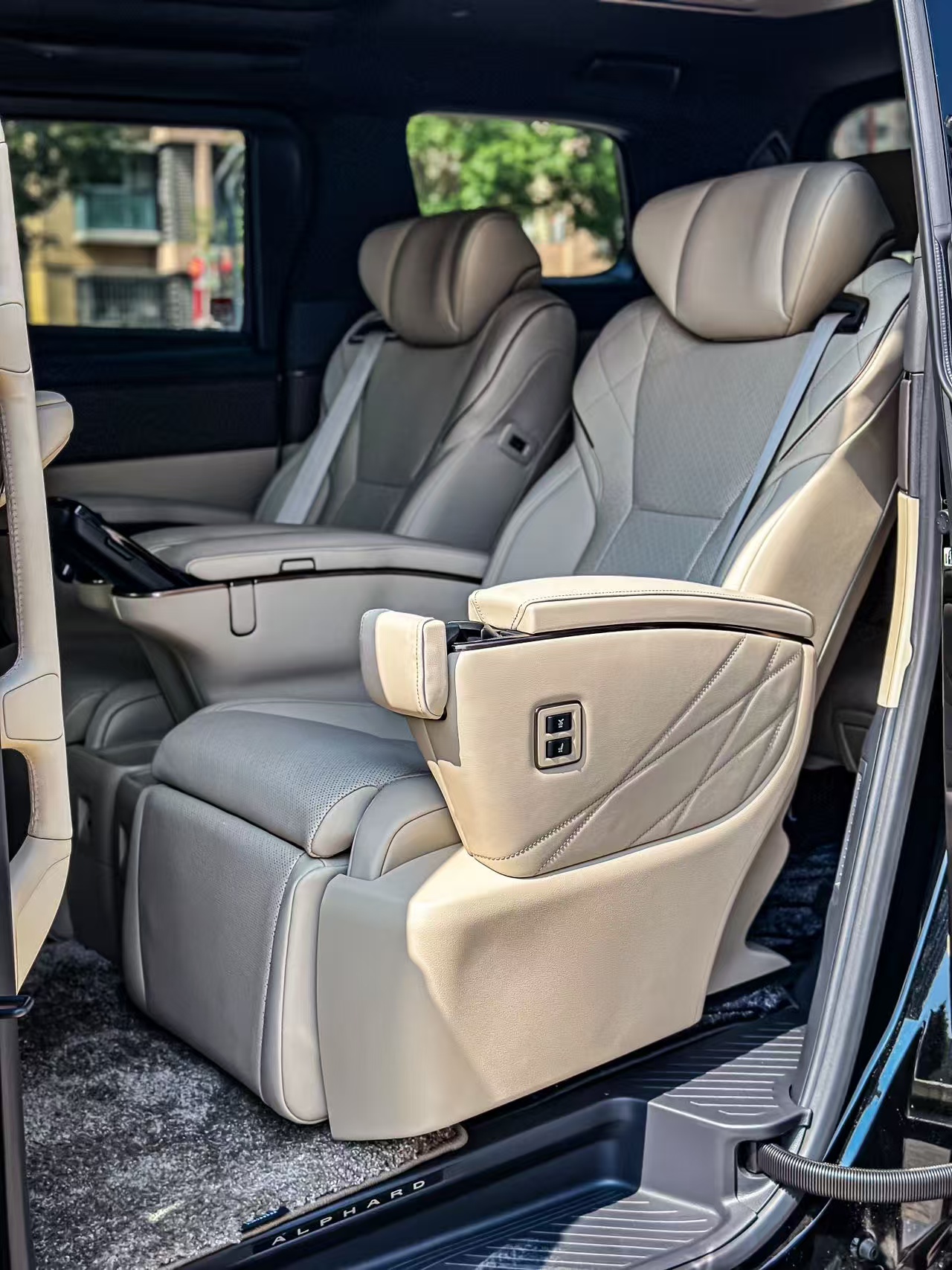 丰田 埃尔法 Alphard (40系) 10