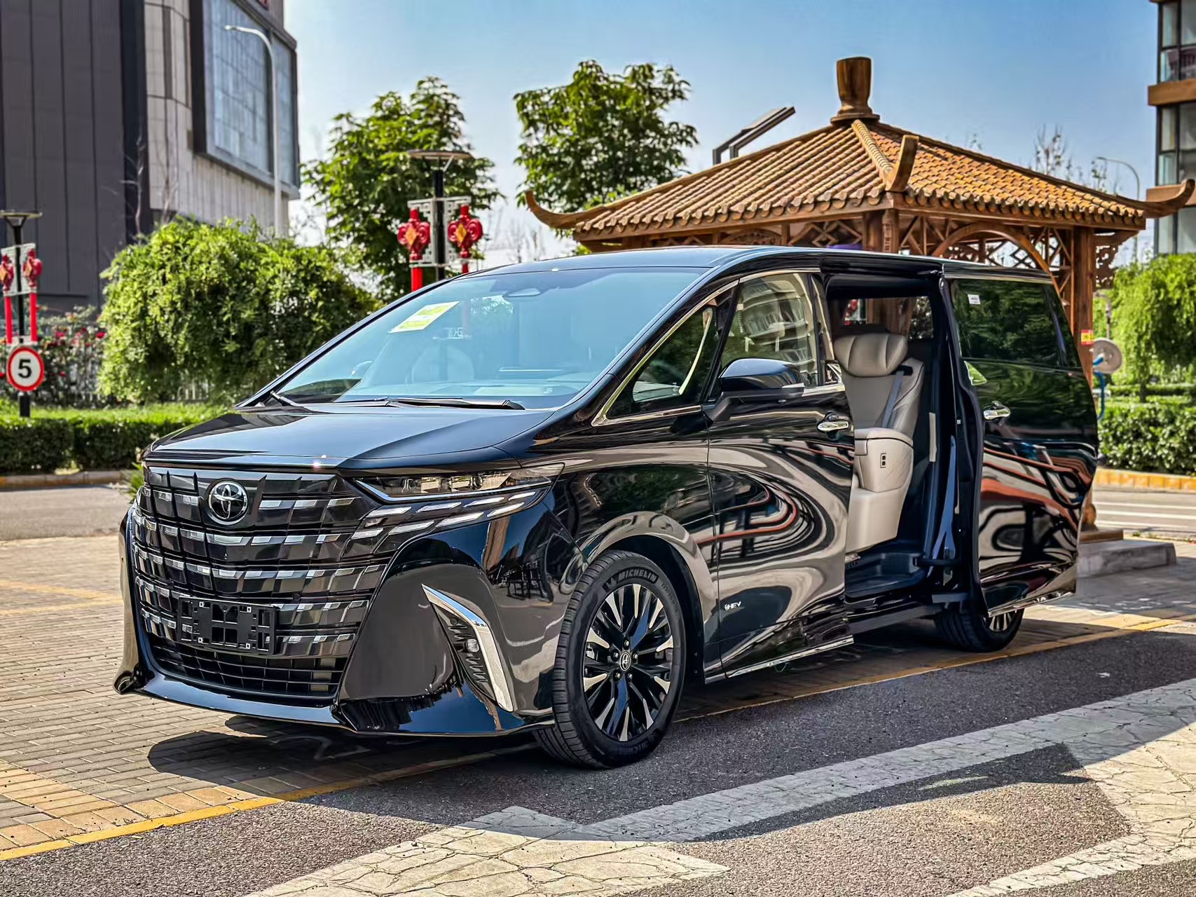 丰田 埃尔法 Alphard (40系) 3